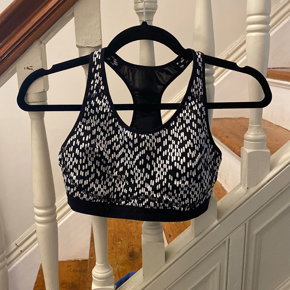 2/$30 - Nike sports bra - M ⚽️